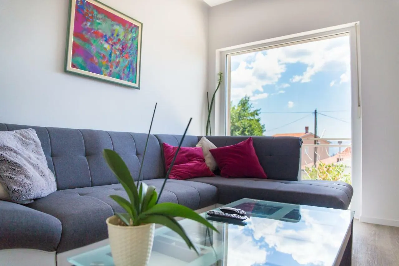 Apartman Ana Novi Vinodolski 0*,