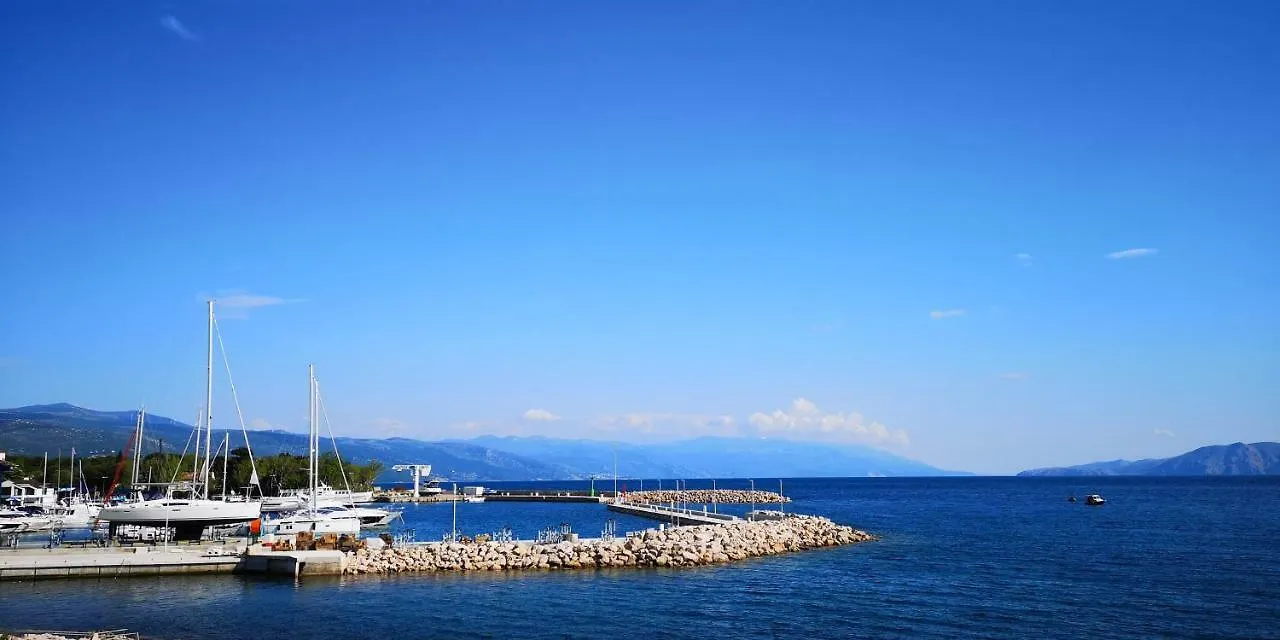 Apartman Ana Novi Vinodolski 0*,